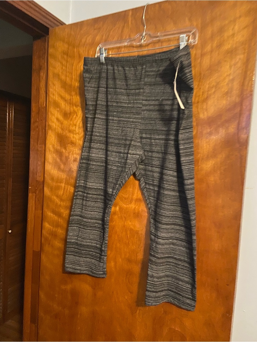 Women’s Gray Stripe Pull-On Capris 2X